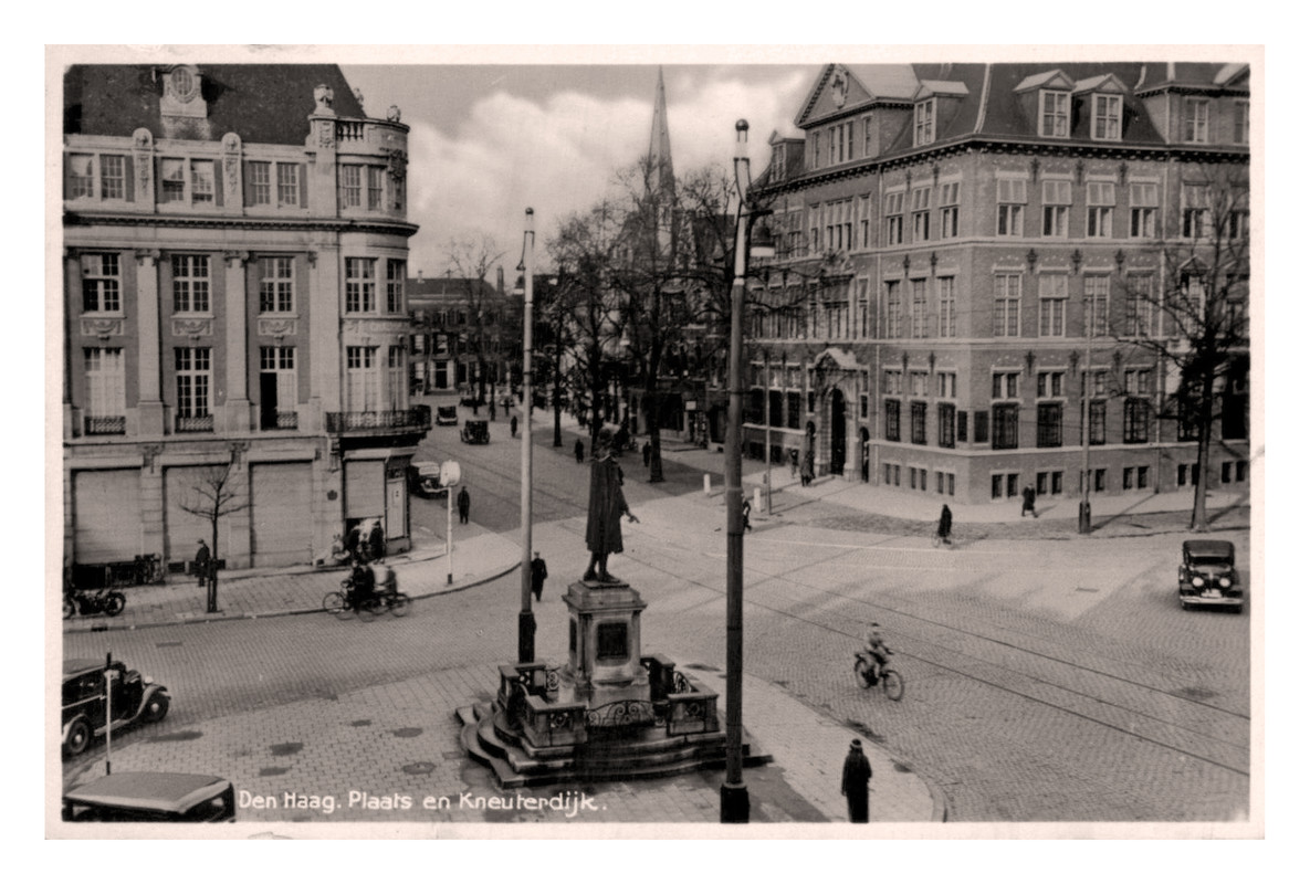 Den Haag, La Haye (NL) Plaats en Kneuterdijk