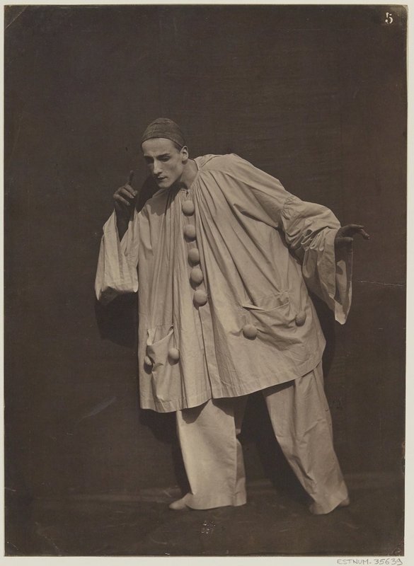 Charles-Deburau-Pierrot-e-coutant-by-Nadar-1854-1855