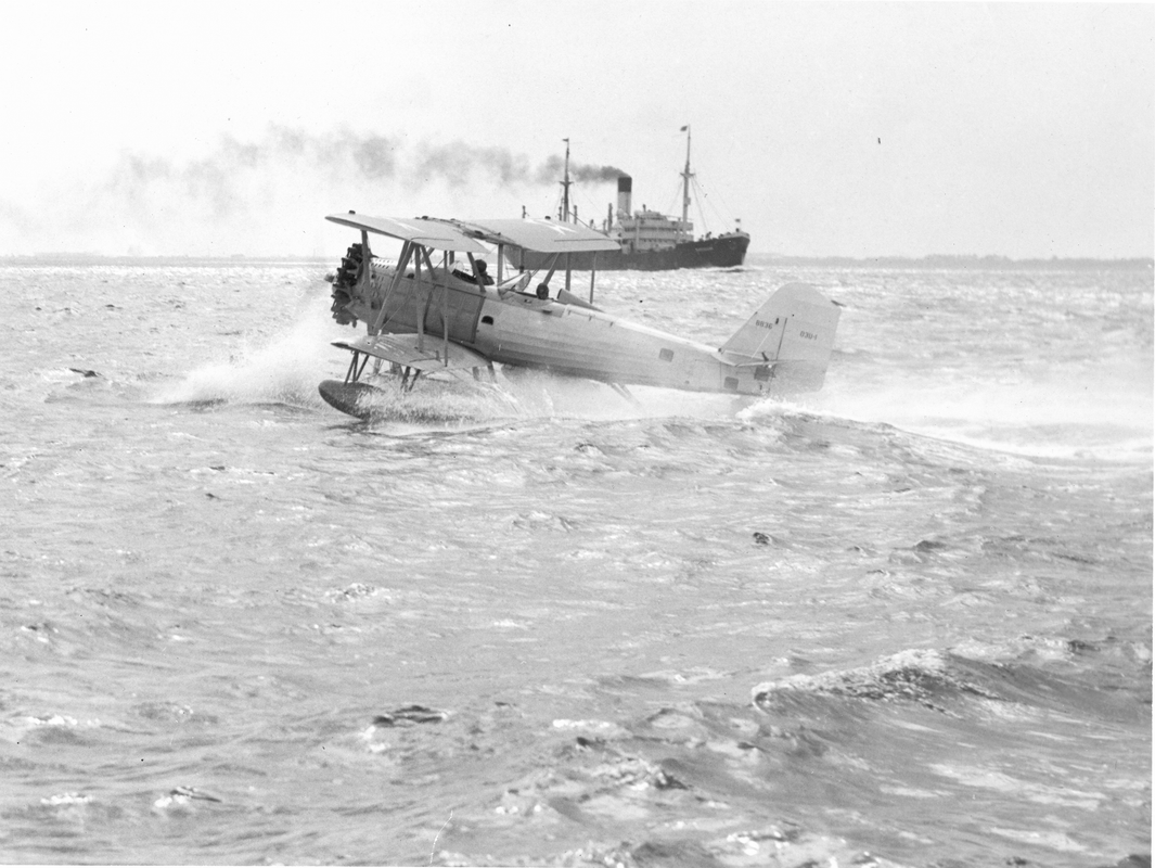 grum 1585 CV O3U-4 on water, 10.1930