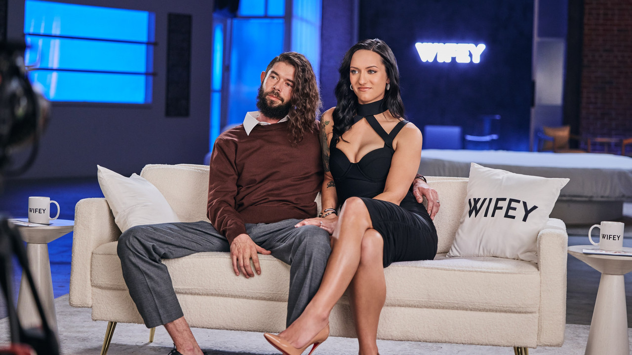 Wifey 25 04 26 Alyx Urie BBC Crazy Hotwife Puts On Show For Hubby