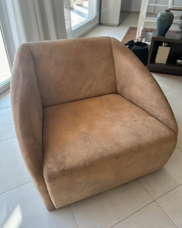 Banco de carro cinza higienizado