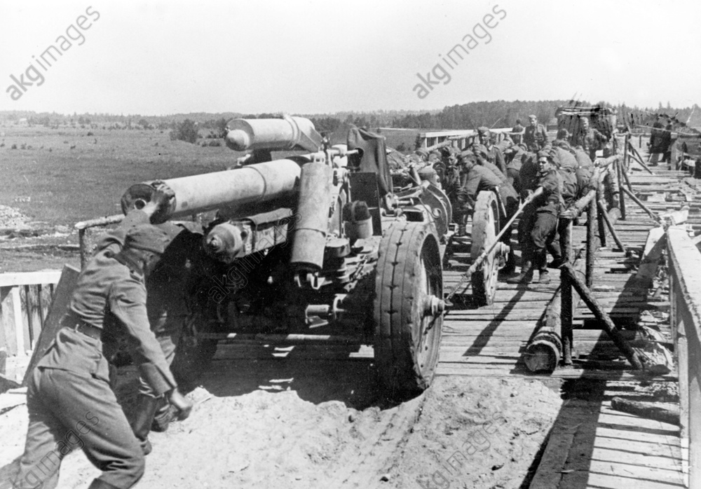 II. WK - Ostfront - Transport von Geschützen 1941