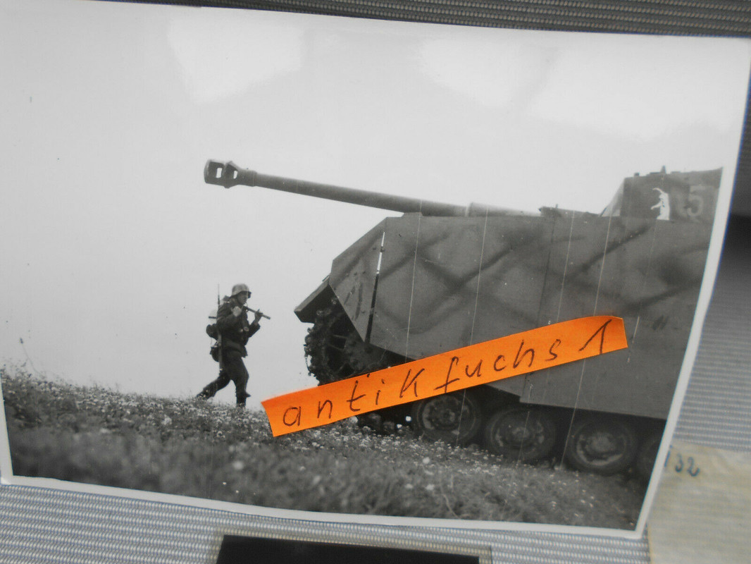 Front-Panzer mit Tarnanstrich und Bär an der Ostfront 1943-44