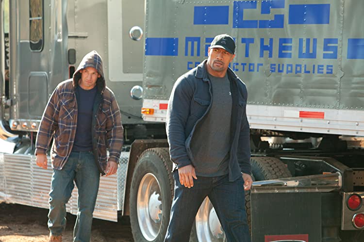 Dwayne Johnson dan Jon Bernthal in Snitch (2013)