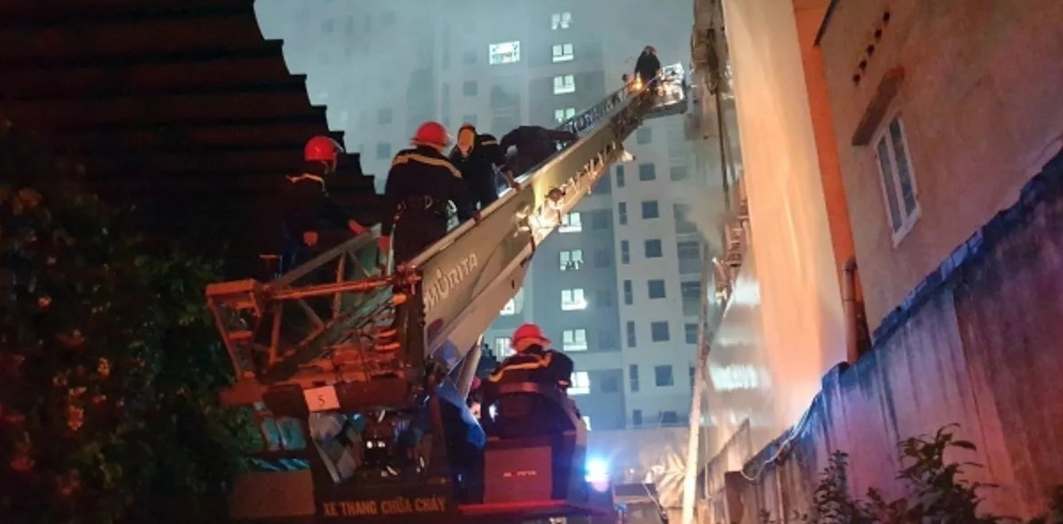 Incendio en bar de Vietnam deja 23 muertos