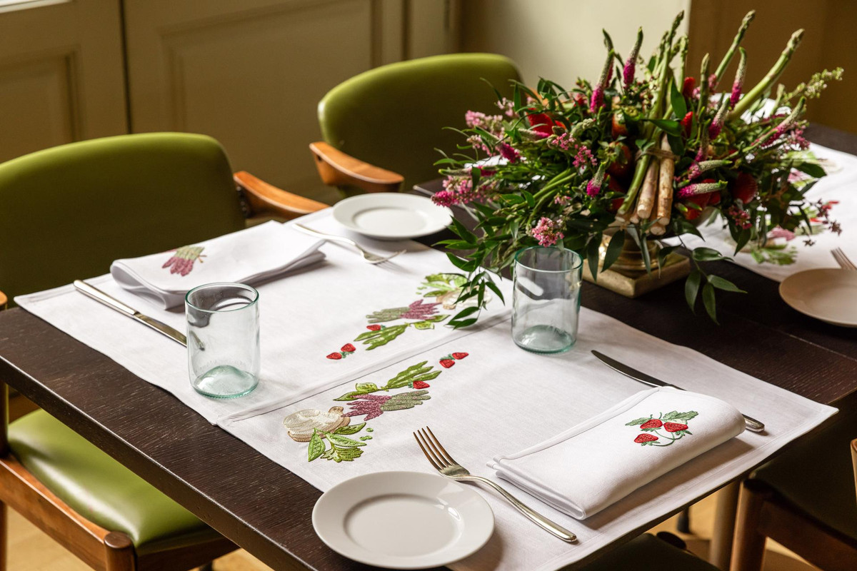Loretta Caponi, il set per la tavola dell'Hotel Savoy Firenze Loretta Caponi, il set per la tavola dell'Hotel Savoy Firenze