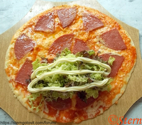 Тортилья с салями и салатом