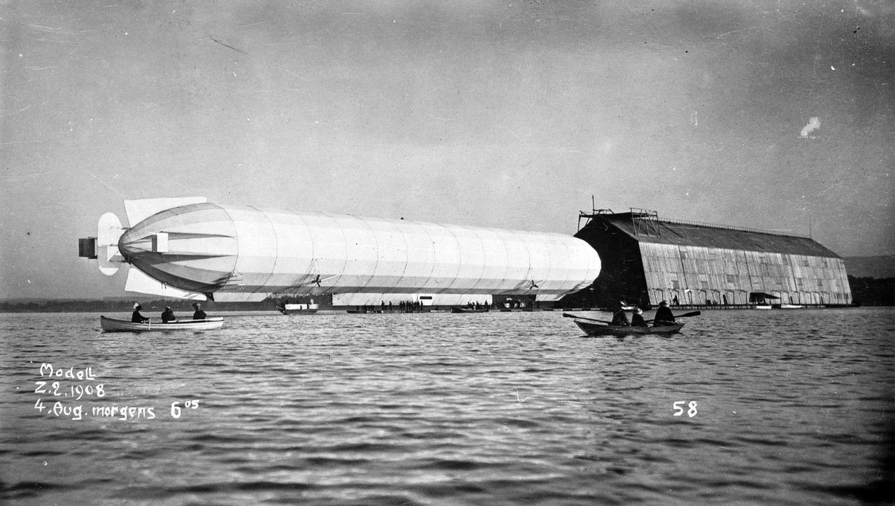 https://i.postimg.cc/gkjDsm2g/Airship-LZ4-over-the-Bodensee-0605-4-August-1908.jpg
