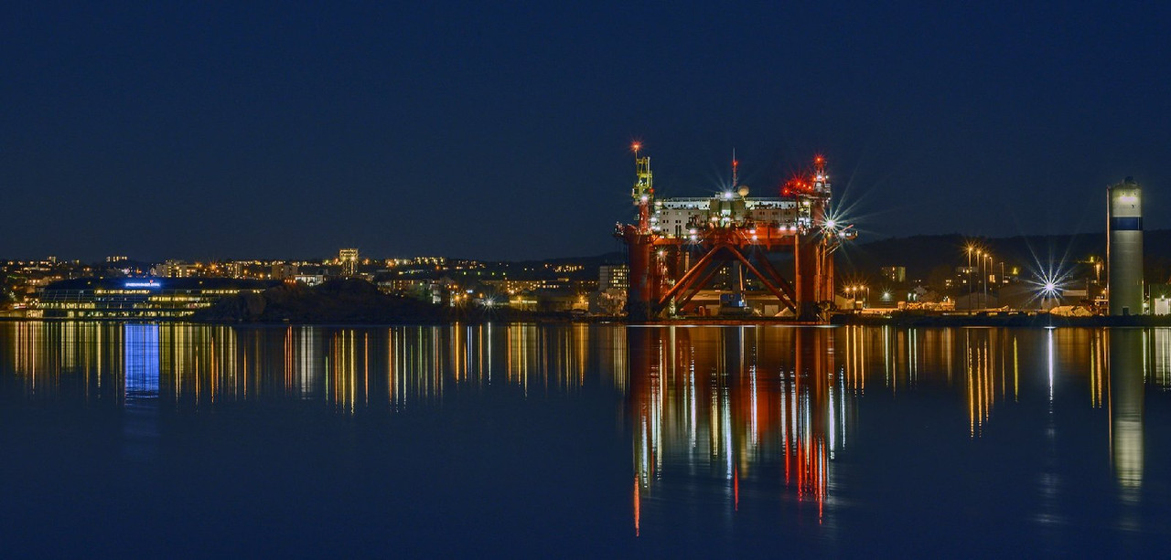 orange-oil-rig.jpg
