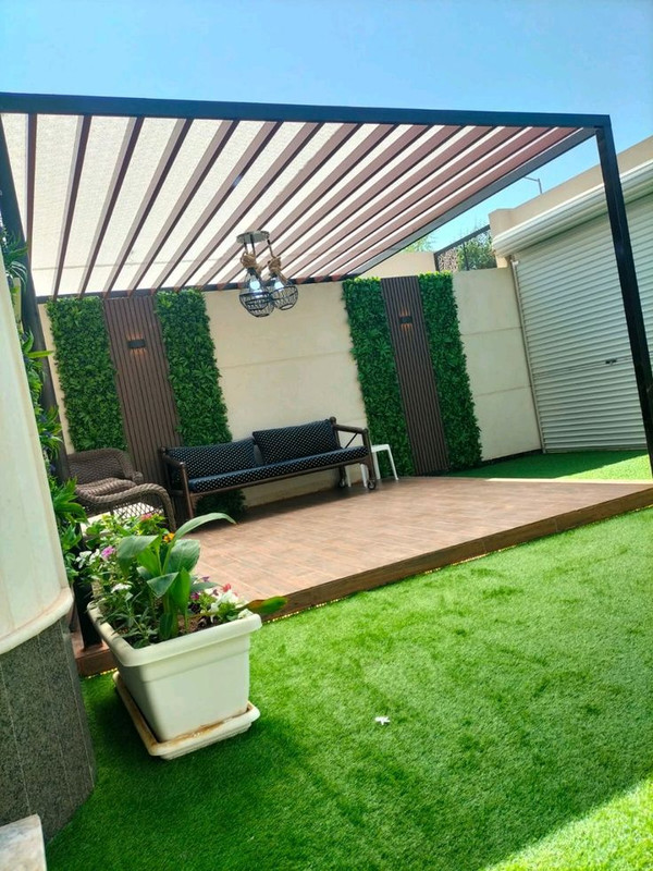 برجولة مع سقف قرميدي