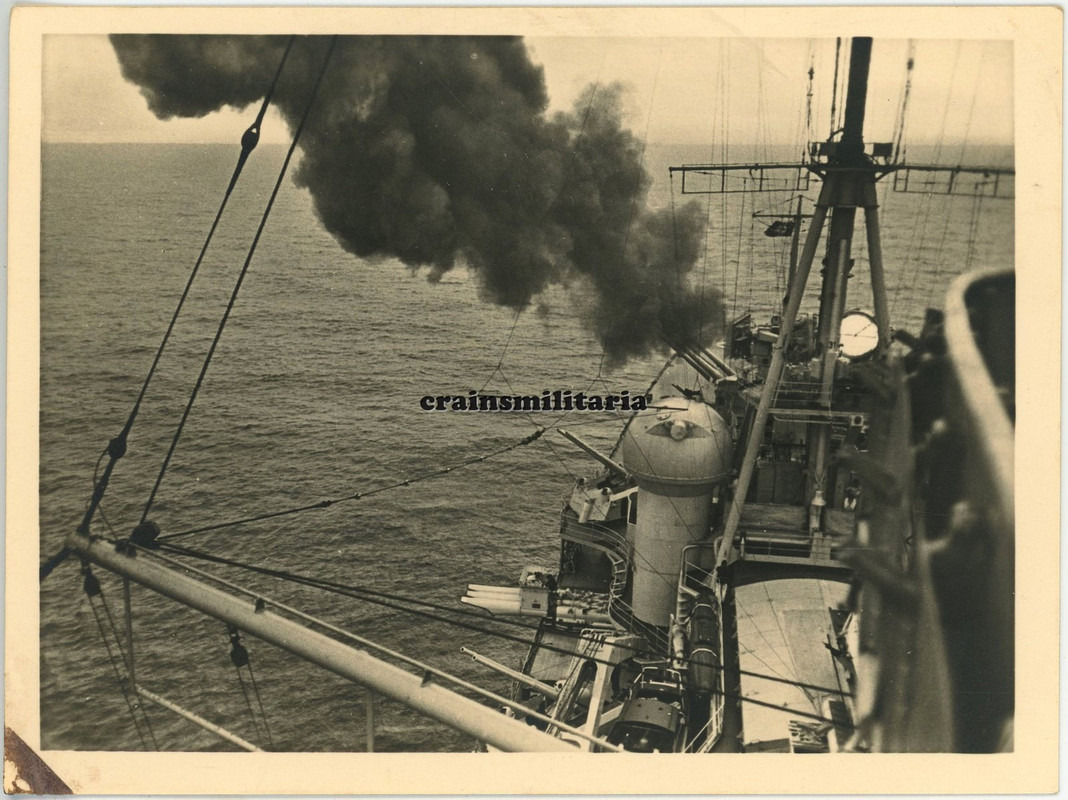 Orig. Foto schwere Kreuzer Prinz Eugen m. Geschütz beim Feuern - Schiff Ostsee (1)