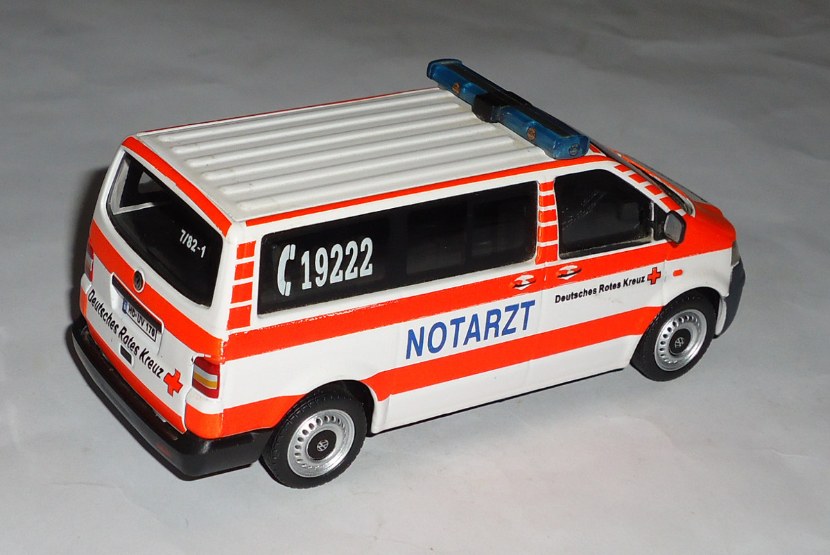 Volkswagen-T5 Transporter Notarzt1