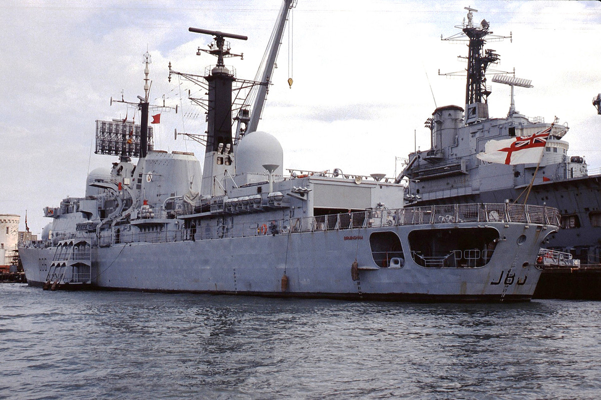 HMS Birmingham (D.86) в Портсмуте, 11 июня 1982