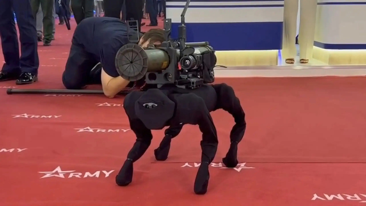 Rusia presenta un nuevo perro robot que lanza misiles