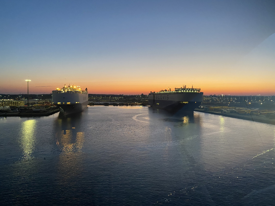 5507EE66-3FF5-44EE-8749-BA4D3C7D44D9