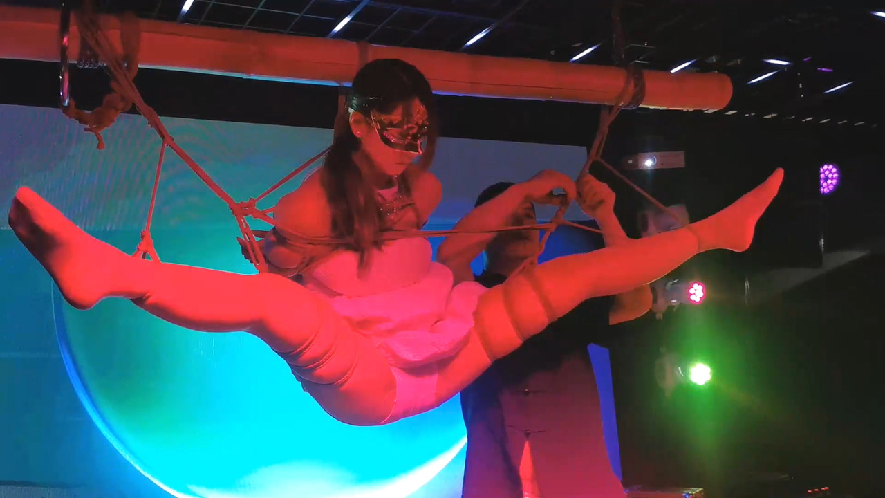 纵横原创 鑫鑫老师的舞台表演.mp4_20231129_133425.188