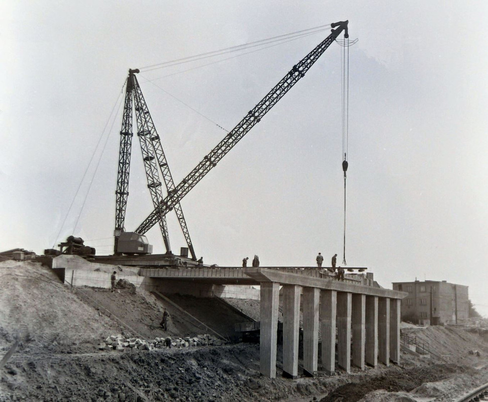 Budování-mostu-Čs-svazu-mládeže-Pohled-směrem-k-Zábřehu_1b