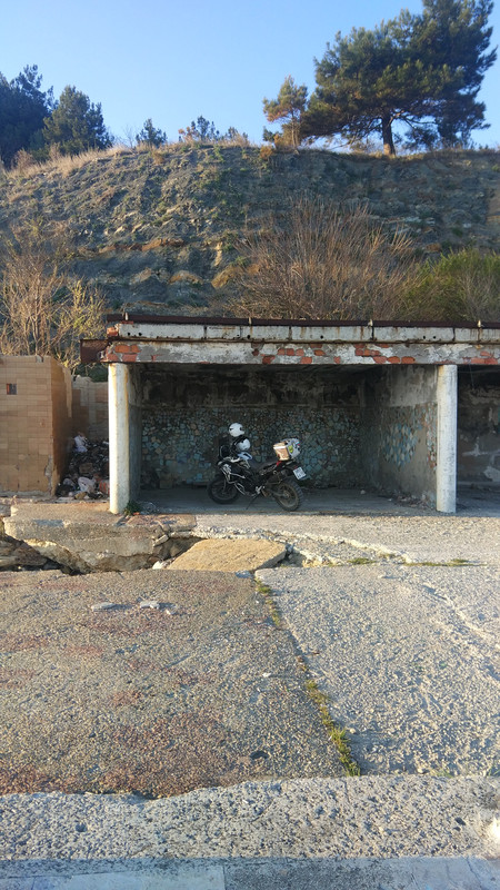 Плиты_спрятанный мотоцикл