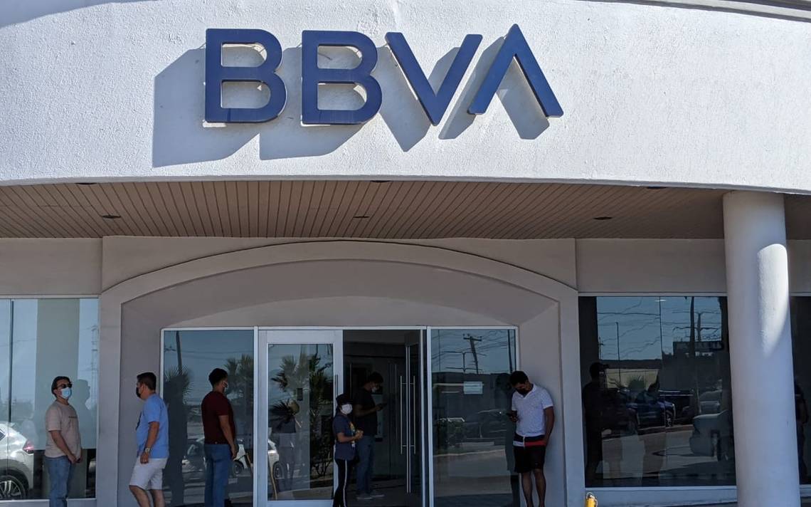 Clientes de BBVA ya pueden enviar dinero a través de WhatsApp y Telegram