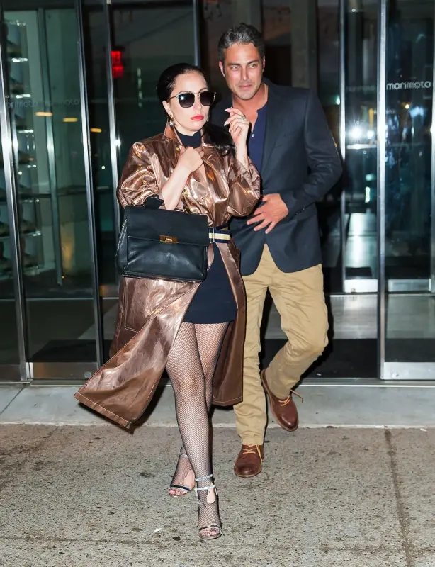 Leaving-Morimoto-Restaurant-In-NYC-May-9