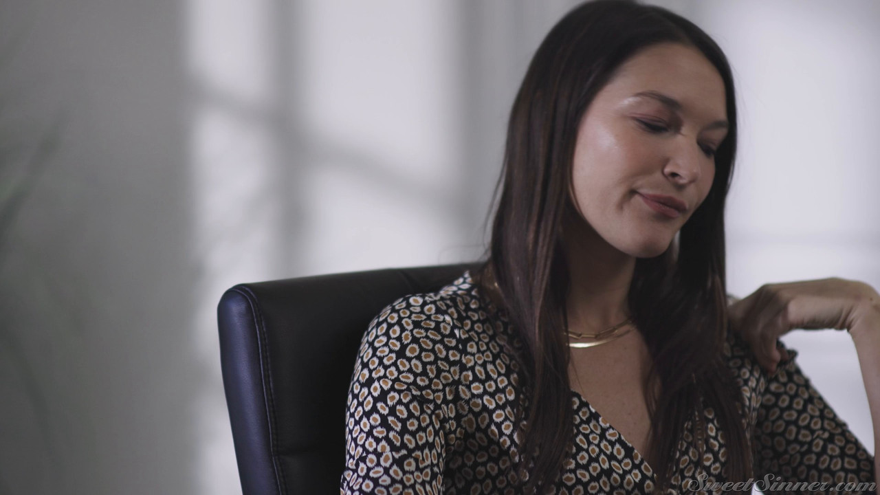 Elizabeth Skylar - Learning Curves - Scene 3 - Curve Ball - SWEETSINNER.mp4.0002