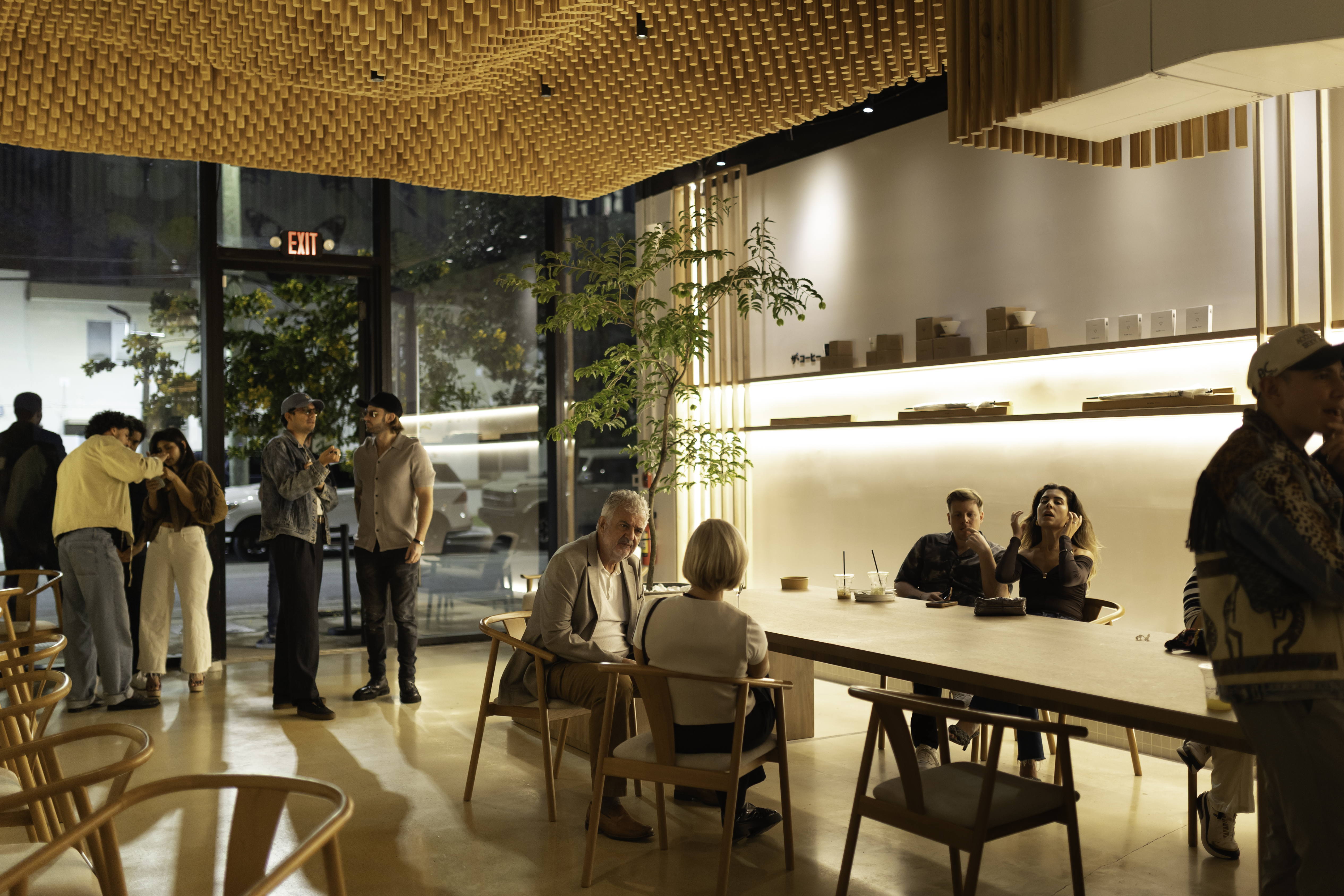 The Coffee store atmosphere – specialty coffee service in Miami with food & beverage trends in focus