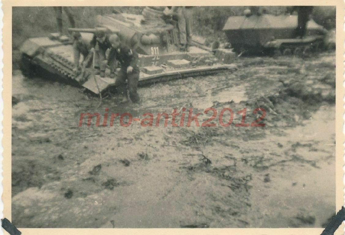 Foto, Wertegang Sdt. der Inf., Ostfront Panzer 3 schw.Gelände Tu