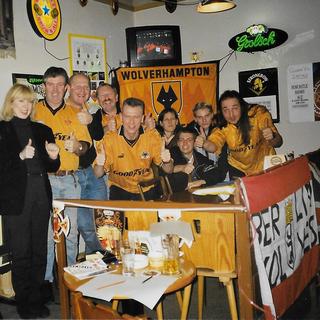 Berlin-Wolves-Queen-Vic-Pub-Berlin-Friedrichshain-1999.jpg