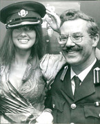 Caroline-Munro-d33