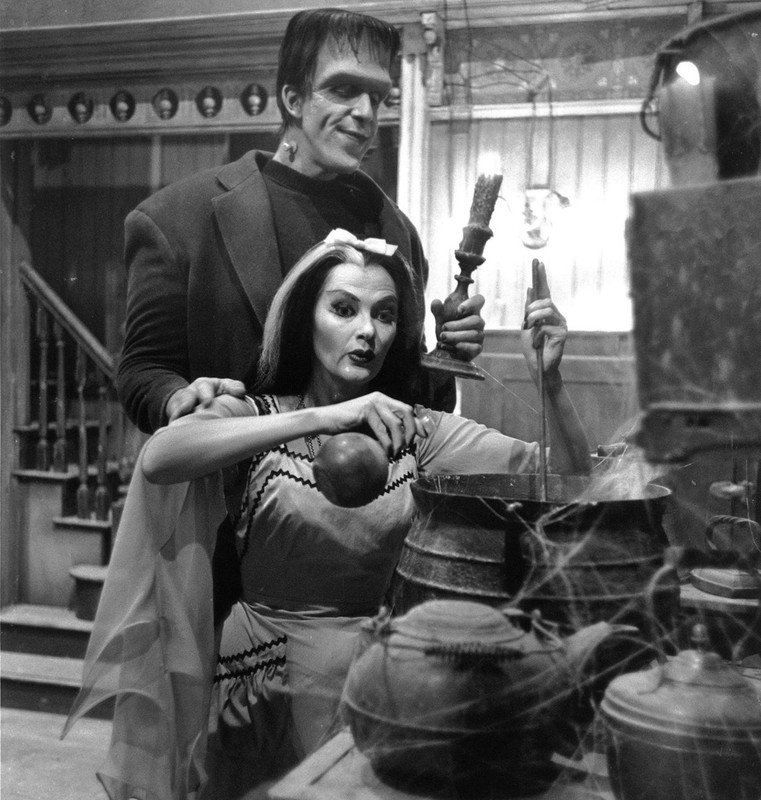 Yvonne_De_Carlo_d07