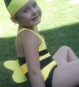 little-girl-in-her-4akid-bee-swimming-costume