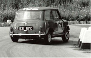 1963 International Championship for Makes - Page 2 63tf162-Mini-Cooper-J-Whitemore-P-Frere-2