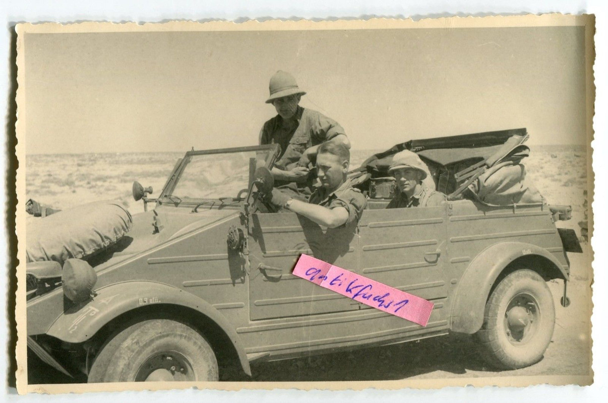 VW-Kübelwagen des Afrikakorps in Afrika bei Fort-Capuzzo im 2.WK