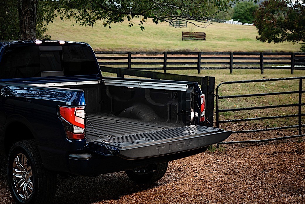 2020 Nissan TITAN XD (36)