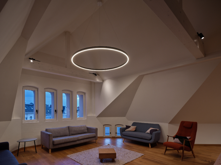 Dekorative und architektonische Dachgeschoss Beleuchtung im Berliner Penthouse Eisenbahnstraße