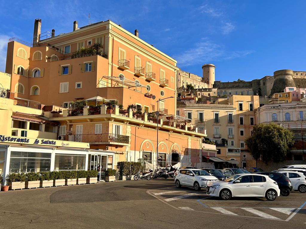 Жаркий сентябрь на побережье Тирренского моря. Жаркий сентябрь на побережье Тирренского моря.