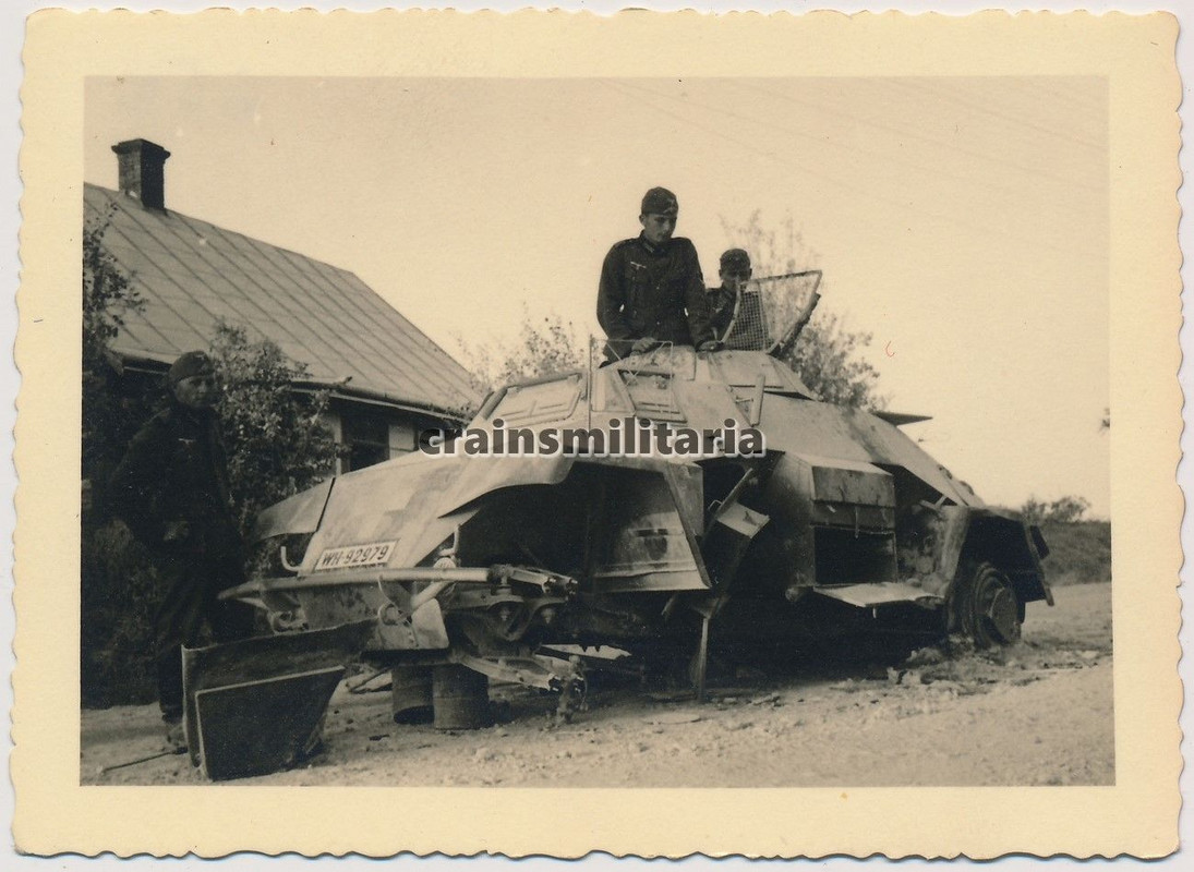 Orig. Foto zerstörte SdKfz 222 Panzerspähwagen i