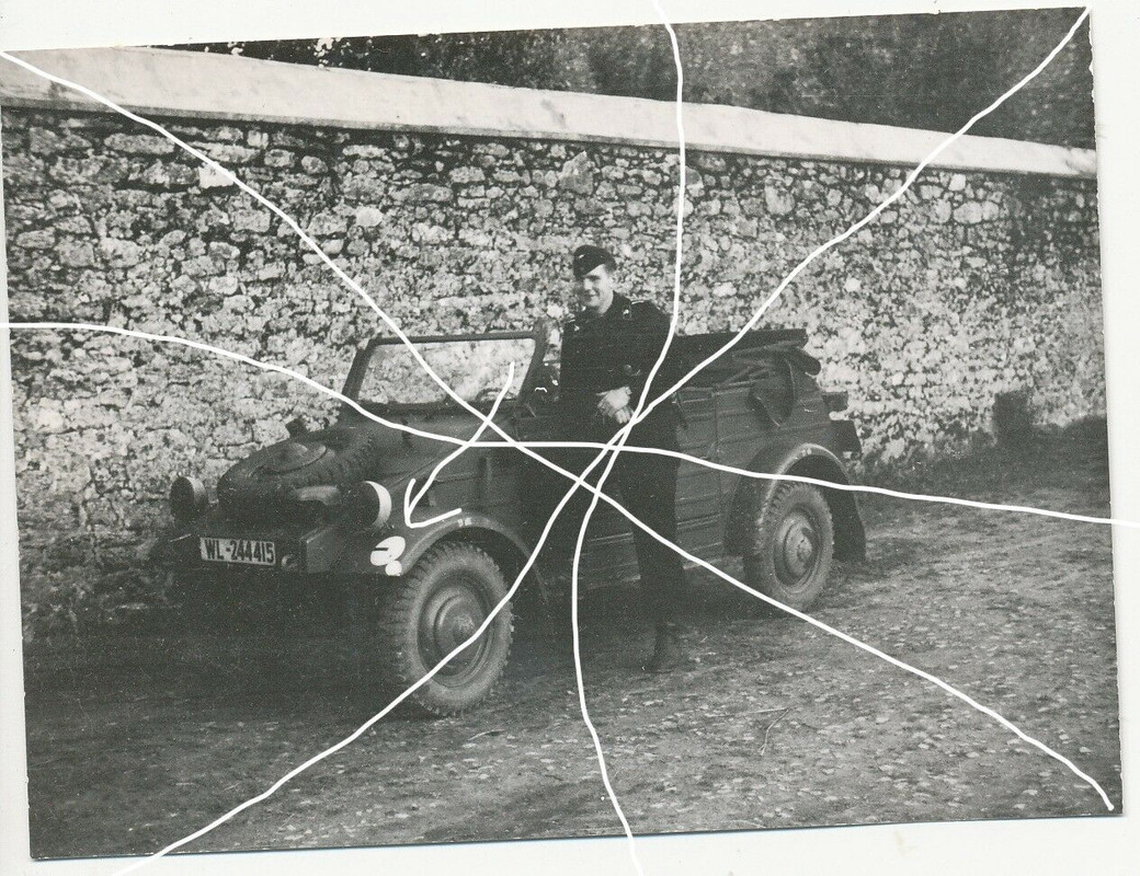 Foto Soldat Stug abt Panzer Division HG Kübelwagen Italien Wappen