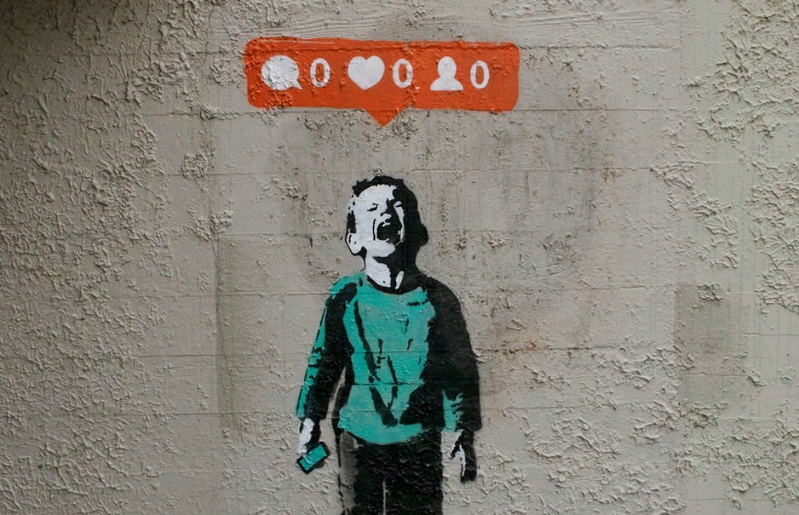 мальчик плачет