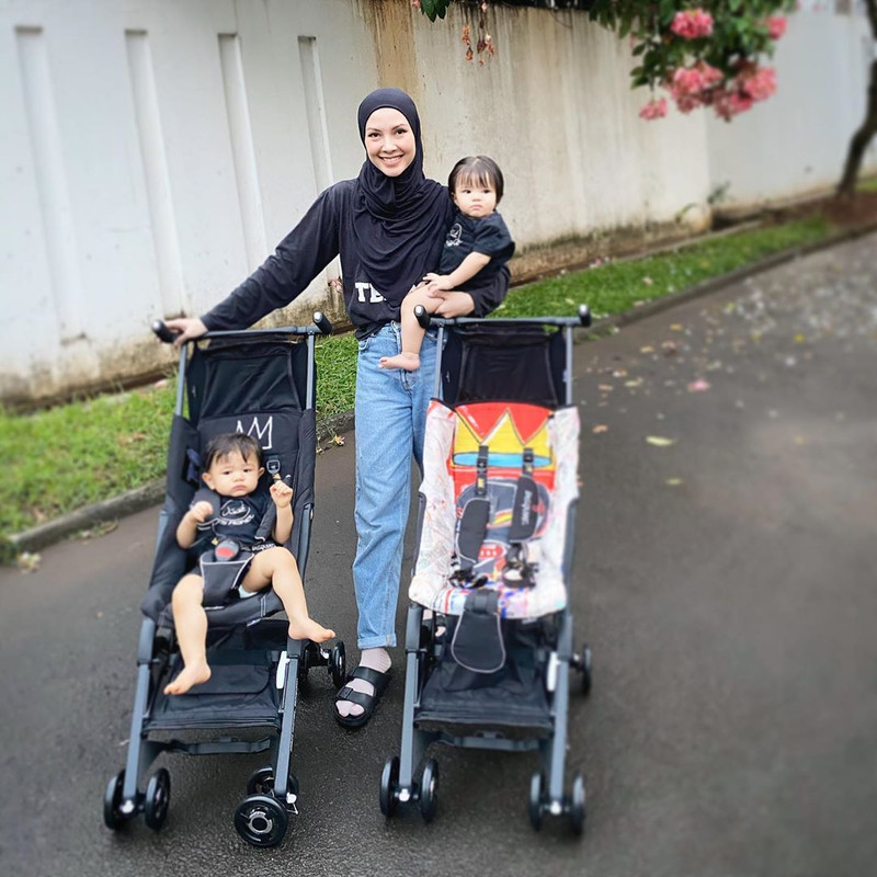 Ratna Galih memiliki anak kembar laki-laki dan perempuan