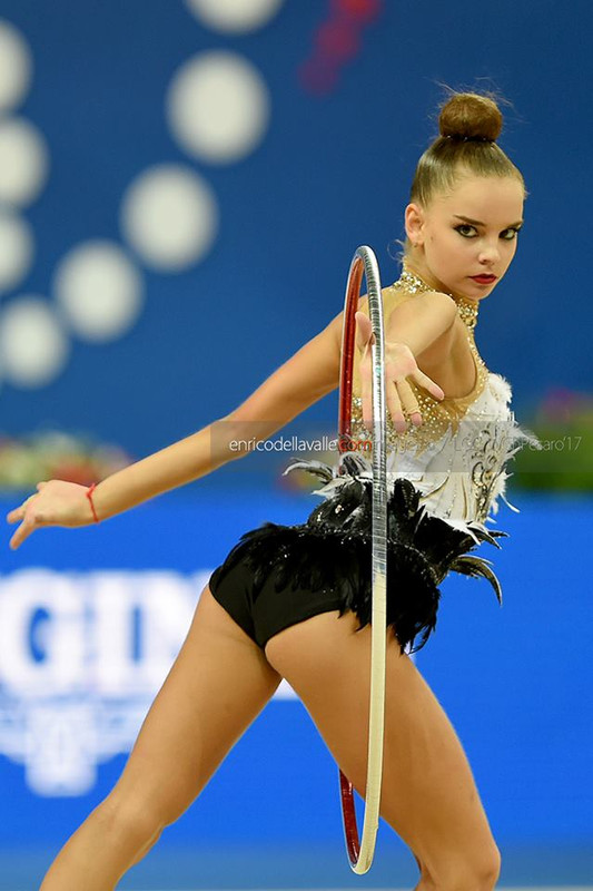 Арина Аверина упс