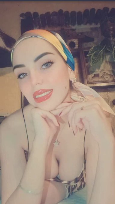 الكحبه رنا خطيبته للديوث المهان وحده بلاعه عير وكل يوم تتناك كدامه Image