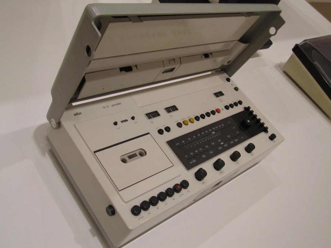 Cassette_recorder,_Dieter_Rams_(6098613465)