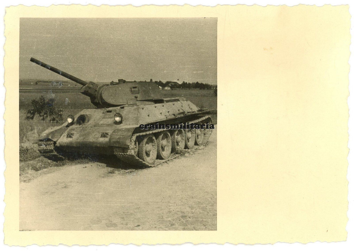 Orig. Foto zerstörte Beute Panzer T-34 Tank in der Ukraine 1941