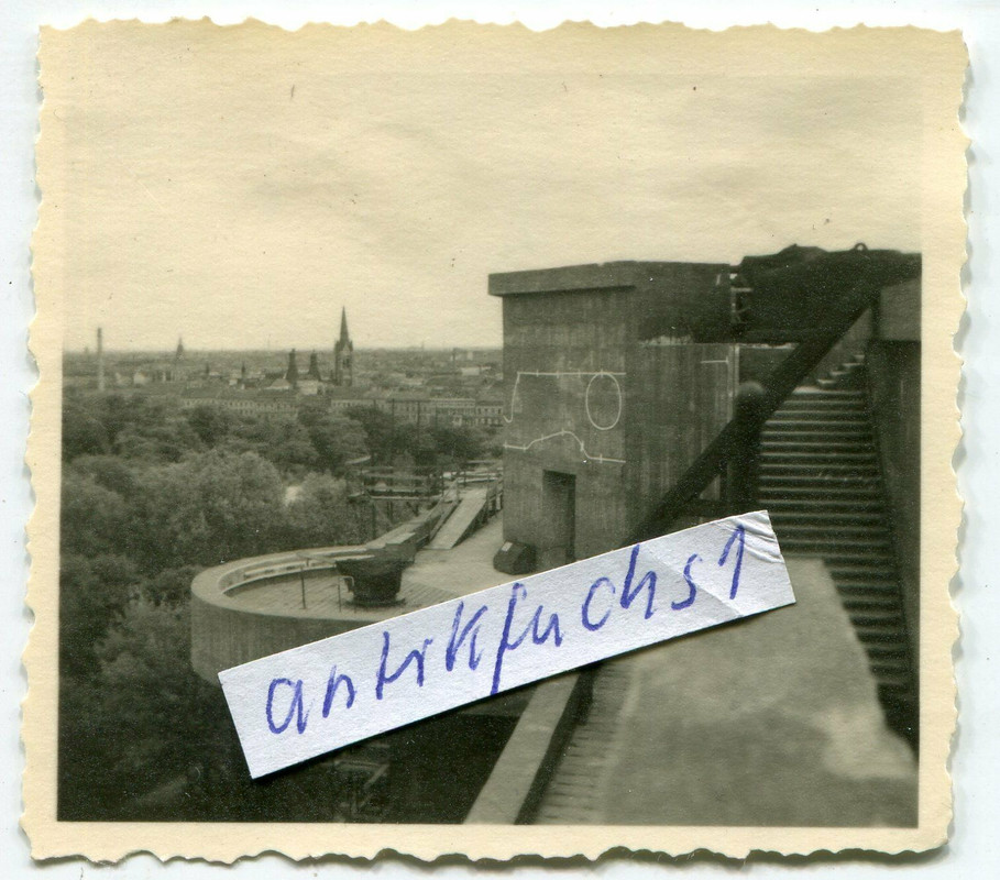 großer Flak-Bunker Humboldthain in Berlin-Mitte  Friedrichshain 1941 (2)