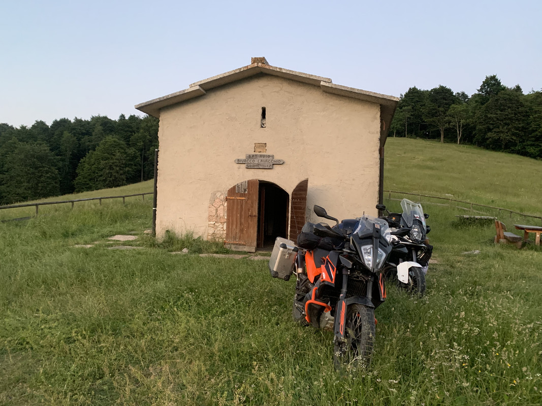 7D512D25-FAA9-465B-90EE-C3A470FBE61E