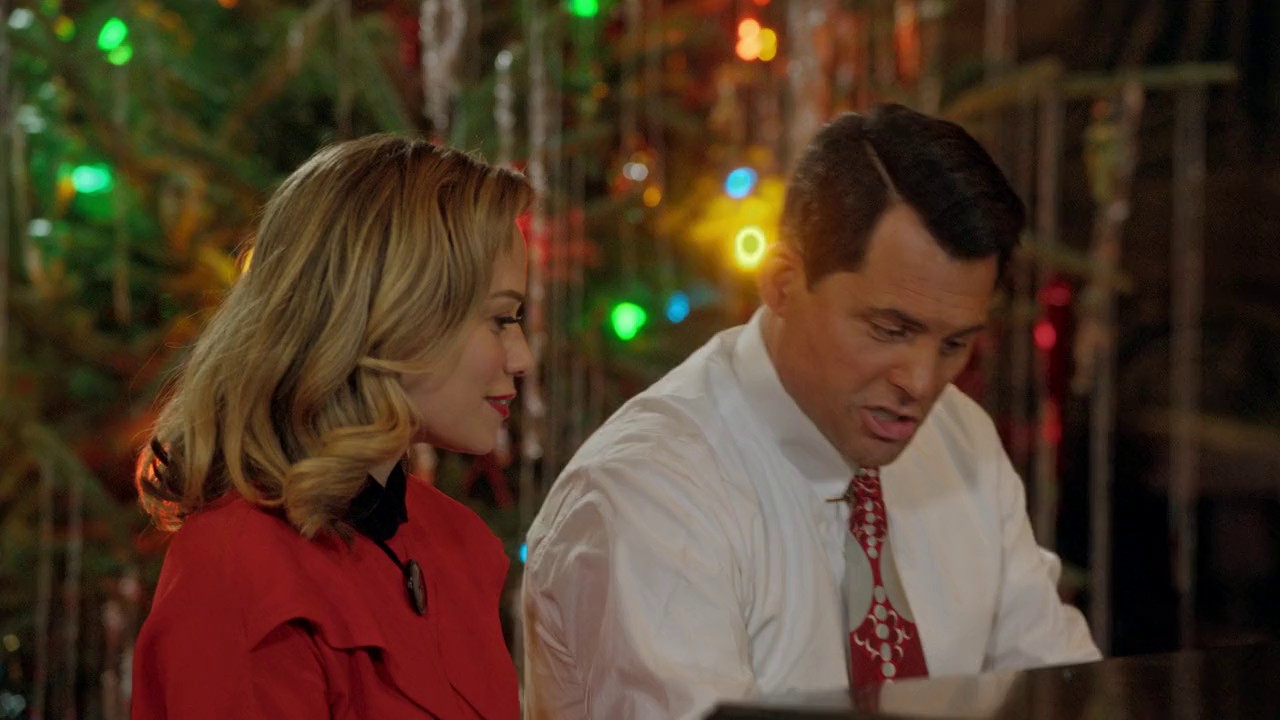 A-Biltmore-Christmas-2023-Blu-Ray-English-720p-x264-AVC-AAC-2-0-mp4-0003