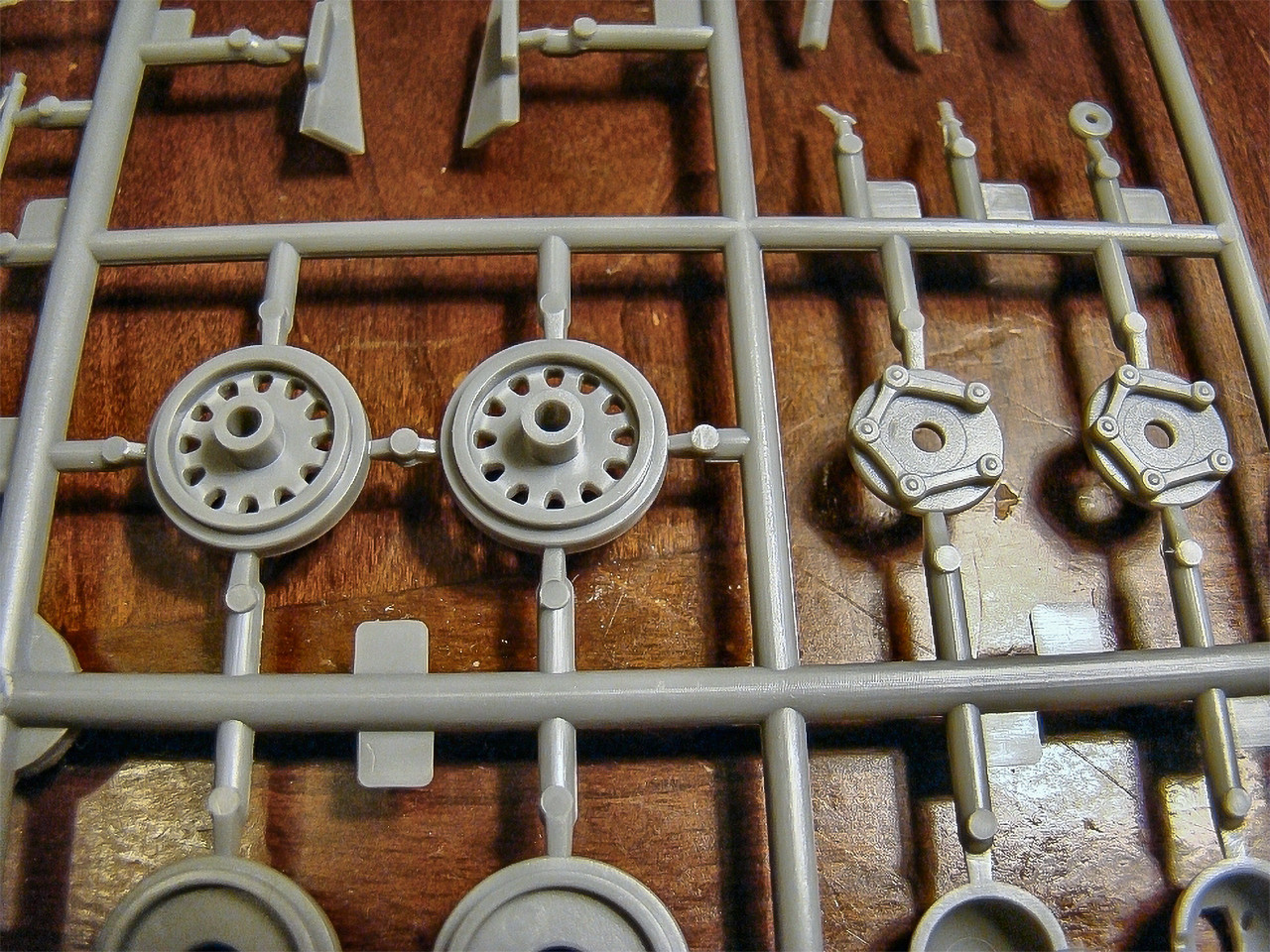 kit_mainwheels.jpg
