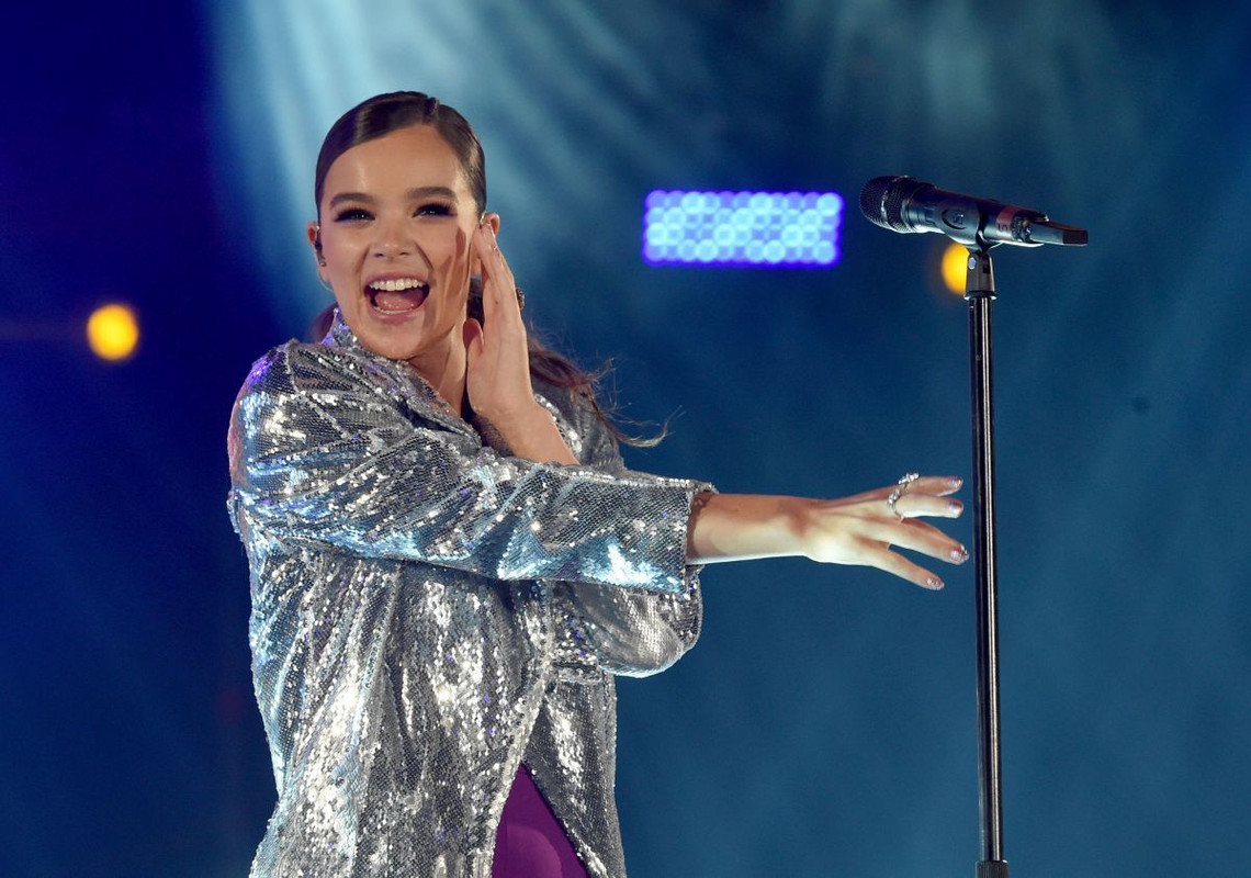 hailee-steinfeld-performs-at-isle-of-mtv-concert-in-malta-06-27-