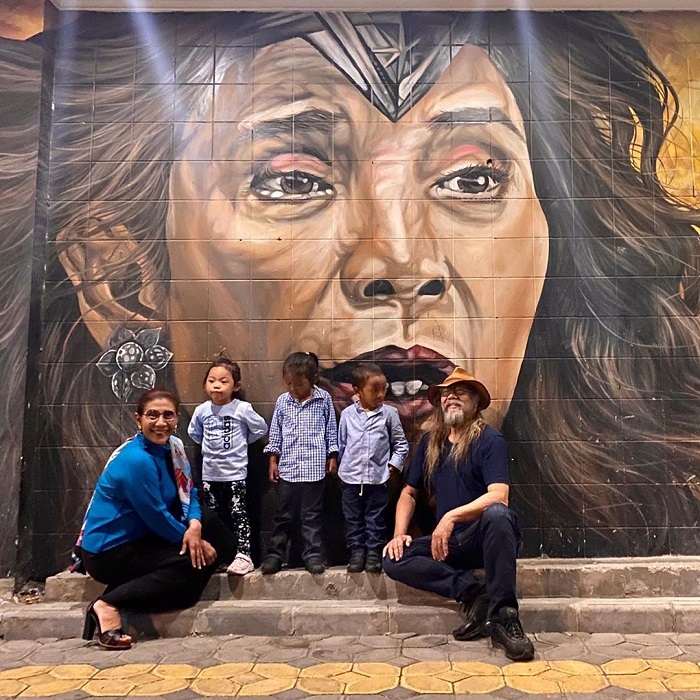 Susi Pujiastuti saat berfoto bersama cucu-cucunya dan Sardono